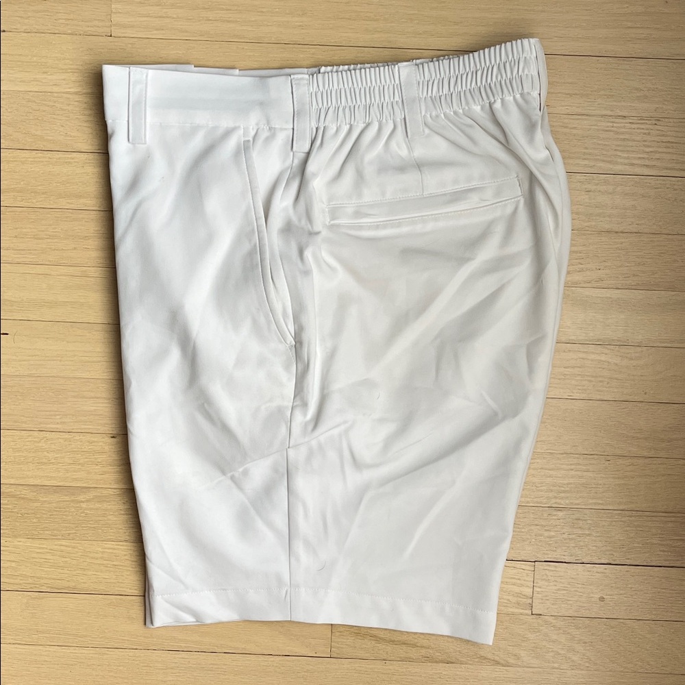 Roundtree & Yorke White Flat Front Tennis style Shorts (White / 34)